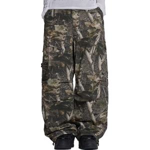 Pantalon cargo parachute de luxe camouflage Woodland pour homme, coupe oversize, avec plis aux genoux et six poches - Product Image 1