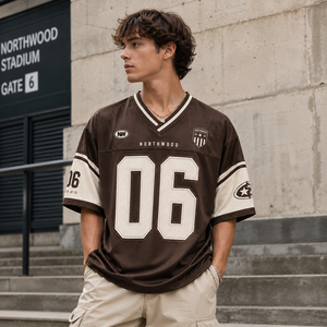 Camiseta Deportiva Vintage de Fútbol Americano con Bloques de Color, Cuello en V, Manga Corta, Número Personalizado - Product Image 1