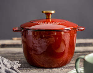 Petite casserole ronde <span class=keywords><strong>française</strong></span> <span class=keywords><strong>en</strong></span> <span class=keywords><strong>fonte</strong></span> émaillée rouge avec couvercle <span class=keywords><strong>en</strong></span> <span class=keywords><strong>fonte</strong></span>, deux poignées, écologique - Product Image 4