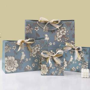 Sacs en papier de luxe pour bonbons de mariage avec poignée en ruban, sacs promotionnels recyclables pour vêtements et emballages en carton - Product Image 6