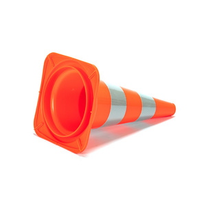 Cône de signalisation routière Acer Road Cone RC500EU de couleur orange avec bandes réfléchissantes pour une utilisation en matière de sécurité routière - Product Image 3