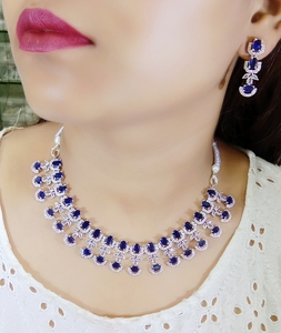 Ensemble de collier anti-ternissement pour femmes indiennes avec boucle d'oreille assortie et bijoux Maang Tika AD pour cadeau de fiançailles de fête de mariage - Product Image 2