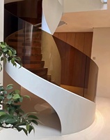 Escalier intérieur moderne haut de gamme VIKO en fer forgé avec rampe en verre pour villa