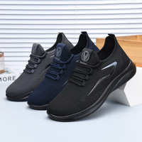 Chaussures de course athlétiques légères et respirantes pour hommes personnalisées, conception en maille blanche avec fermeture à lacets pour les saisons de printemps et d'automne