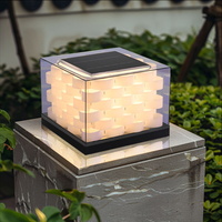 Lámpara de columna solar moderna de alto grado para jardín, villa, puerta, cerca, exterior, fuente de luz LED de