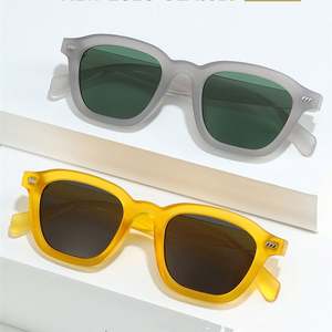 Gafas de Sol Cuadradas con Marco Pequeño para Mujer, Diseño Personalizado con Logotipo, Moda 2025, Protección UV400, Colores Jelly, Remaches, para Hombre - Product Image 3