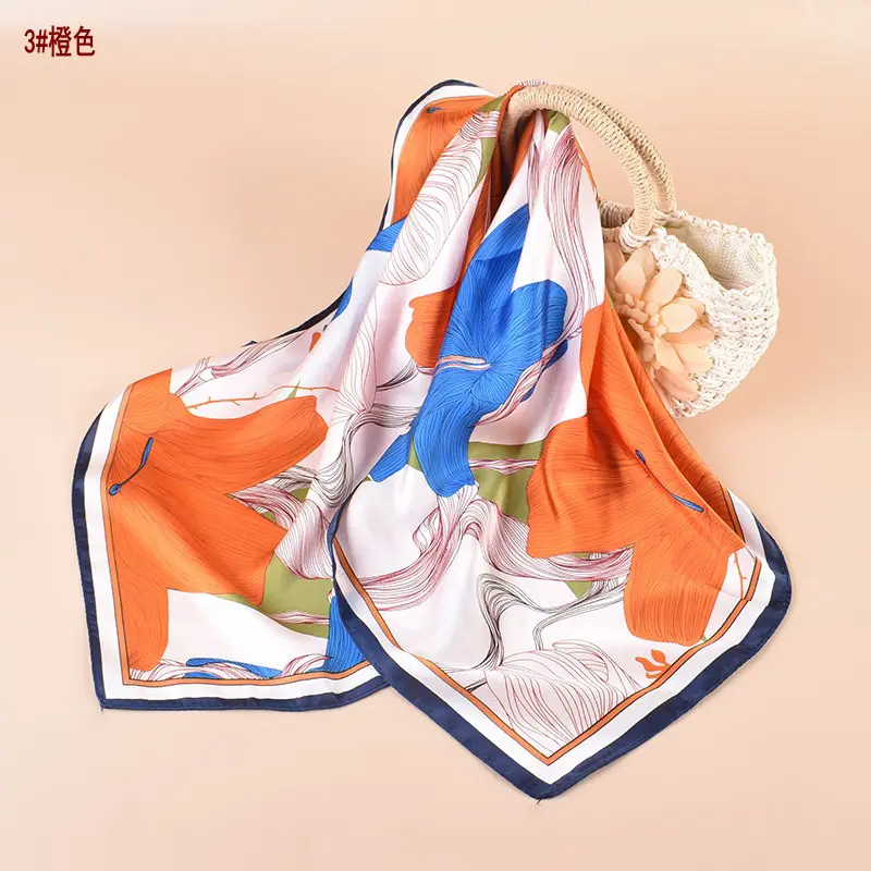 En stock foulard carré en soie de 70cm à motif floral nouveau style tendance foulard en soie personnalisé pour femmes couvre-chef