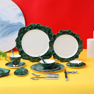 Vaisselle en porcelaine <span class=keywords><strong>de</strong></span> haute qualité <span class=keywords><strong>de</strong></span> couleur émeraude en gros, assiettes à dîner <span class=keywords><strong>de</strong></span> luxe, ensemble <span class=keywords><strong>de</strong></span> vaisselle en céramique pour un usage domestique - Product Image 1