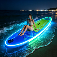 Planche de paddle gonflable lumineuse à LED pour les loisirs nocturnes en bord de mer et les aventures aquatiques