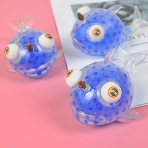Juguete Blandito de Pez Linterna con Ojos Grandes, TPR Transparente con Cuentas de Agua en el Interior, Juguete Antiestrés para Apretar - Product Image 1