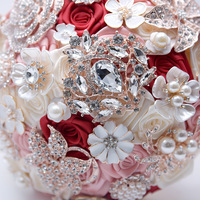 O-X662 Vente en gros Bouquet de mariée en cristal de satin brillant fait à la main avec des perles de mariage