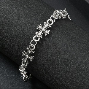 Bracciale da <span class=keywords><strong>Uomo</strong></span> Trendy Punk con Ciondolo a Croce, Stile Vintage in Lega, Marca Yili, Alta Qualità, Stile Retrò, Placcato in Titanio, per Feste e Street Style - Product Image 3