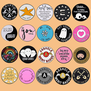 Broche personnalisée style classique, ton de couleur anglais, avec <span class=keywords><strong>phrase</strong></span> courte, modèle PER 044, style Love, plaqué nickel noir, imprimée en typographie - Product Image 6