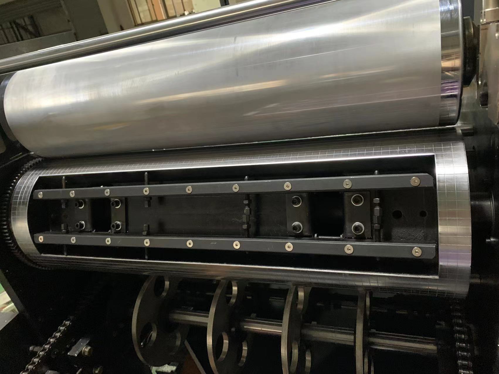 SJUV-760 Automatic Feeding Spot UV Coating Machine Electric Driven 380V 45Kw