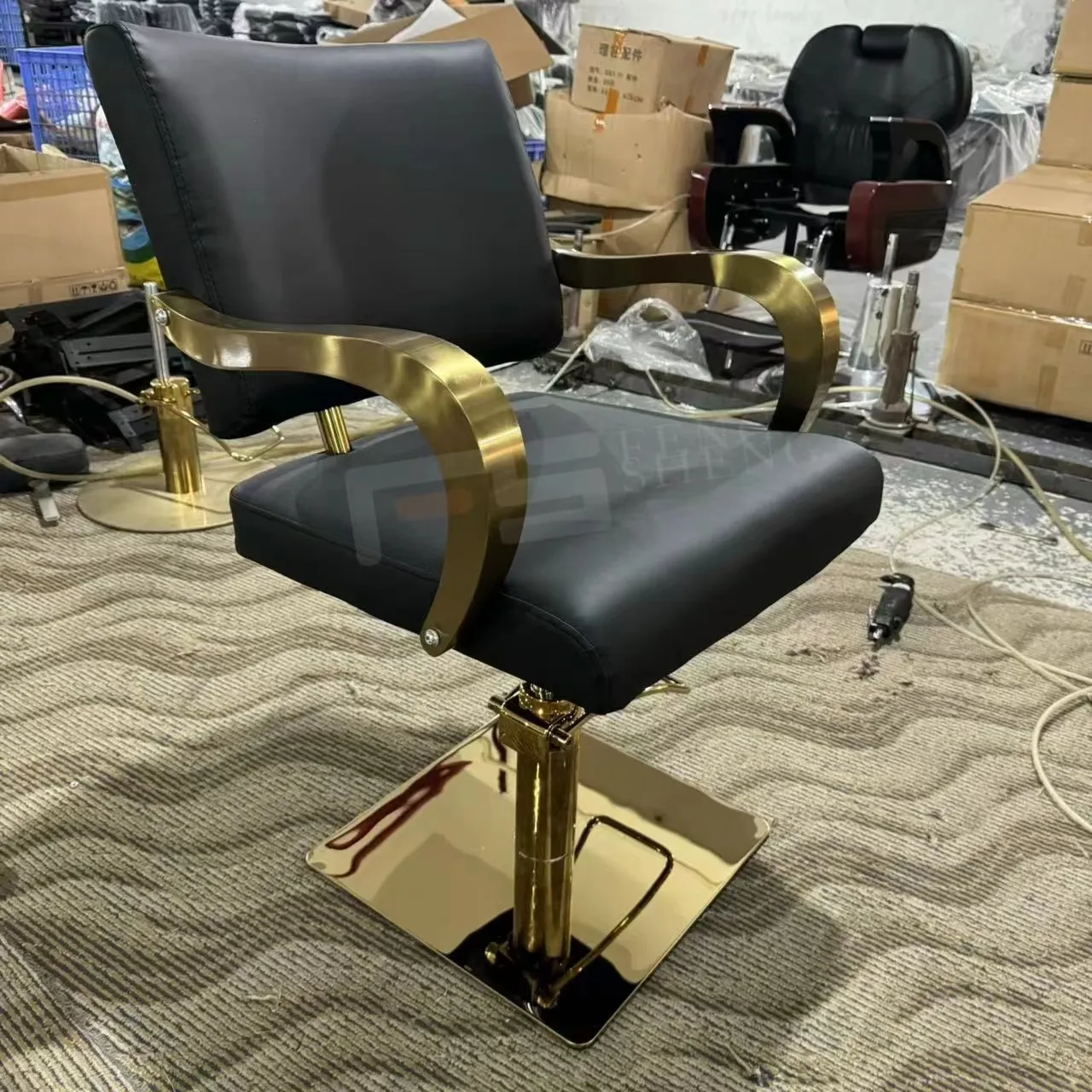 Wholesale Styling Chair Barber Chair for Hair Salon Modern Gold Styling Chair with Square Base