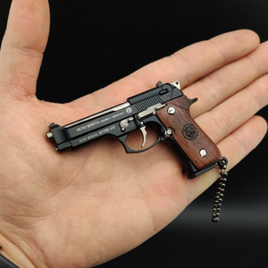Llavero de pistola Beretta M92 dorada realista 1:3, llavero de pistola de madera, modelo de pistola de metal, mini pistola de juguete para adultos - Product Image 5