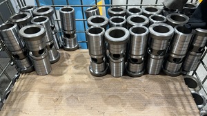 O disjuntor hidráulico do martelo da escavadeira do serviço do OEM parte a bucha superior inferior exterior interna - Product Image 4