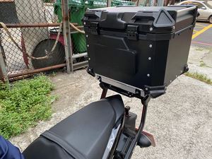 Baúl Trasero Personalizado de 45L para <span class=keywords><strong>Moto</strong></span> con Respaldo Caja de Herramientas de Aleación de Aluminio y Otros Accesorios y Piezas para Motocicleta - Product Image 4