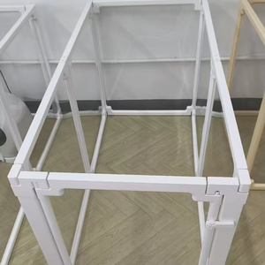 Valla para Perros Moderna, Portátil, Ligera, Flexible y Segura, Fabricada en Plástico Resistente con Patrón Sólido y Cierre de Botón - Product Image 1