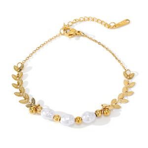 Bracelet à breloques pour femme en acier inoxydable plaqué or 18 carats avec design géométrique, style tendance pour les occasions d'anniversaire - Product Image 5