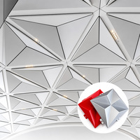 Panneau de plafond suspendu en aluminium 3D moderne, design triangulaire avec éclairage LED, décoration intérieure pour hôtel, centre commercial, aéroport