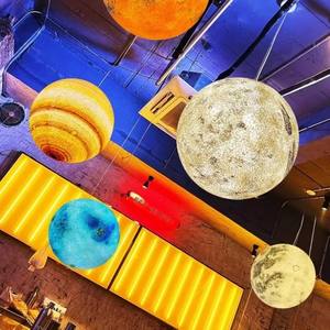 Lampada a Sospensione Artistica 3D a Forma di Cratero Lunare, Lampadario Artistico per Caffetterie e Centri Commerciali - Product Image 1