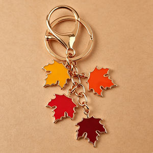 Porte-clés personnalisé en émail rouge feuille d'érable du Canada, plaqué or, souvenir touristique, cadeau de la Fête Nationale, breloque durable pour sac à dos - Product Image 2