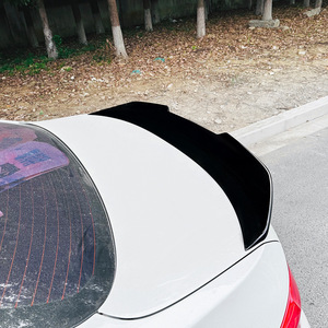 สปอยเลอร์หลัง BMW สีดำเงา ลายคาร์บอนไฟเบอร์ วัสดุ ABS สำหรับรถยนต์ซีรีส์ 5 รุ่น F10 ปี 2011-2017 รุ่น PSM - Product Image 3