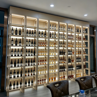 Vitrine à vin éclairée moderne et écologique sur mesure pour la maison, pour vin rouge et blanc
