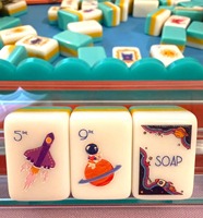 Tuiles d'art Mahjong américaines bleues personnalisées à trois couches, tuiles de Mahjong américaines en acrylique, adaptées aux casinos et au jeu d'argent