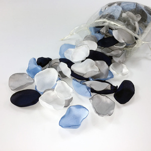Vente en gros de pétales de <span class=keywords><strong>rose</strong></span> en satin de soie faits à la main, 200 pièces/sac, collection de fleurs artificielles pour la maison, la table, les mariages, Halloween, le Nouvel An - Product Image 4