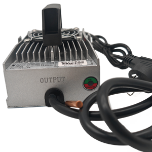 Cargador de Batería Universal de 12V 24V 5A Automático para Baterías de Plomo-Ácido y LiFePO4, Impermeable para Uso en Exteriores - Product Image 4