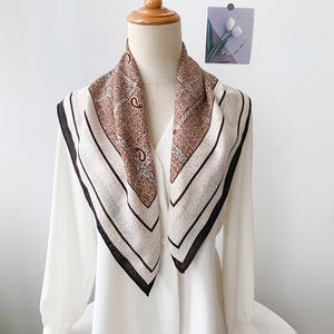 别致方形围巾 天然纤维质感 易护理 涤纶复古图案方形围巾 哑光柔软围脖 68*68cm ODM/OEM - Product Image 6