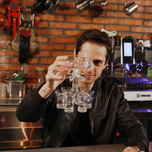 Venta caliente nuevo acrílico de alta calidad fiesta en casa Bar vino whisky 6 dispensador de vidrio y soporte - Product Image 5