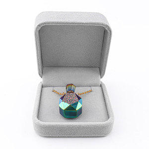 Collier pendentif bouteille de parfum en pierre de cristal à facettes pour femme - Product Image 5