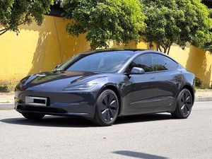 <span class=keywords><strong>Tesla</strong></span> <span class=keywords><strong>Model</strong></span> <span class=keywords><strong>3</strong></span> Long Range <span class=keywords><strong>2023</strong></span>, version mise à jour : double moteur, transmission intégrale, transmission automatique - Product Image 2