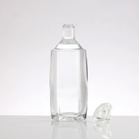 Fabricant de bouteilles en verre carrées de 750 ml en gros, bouteille en verre transparent pour rhum et vin