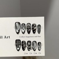 Ongles press-on faits à la main, au design sombre haut de gamme, effet œil-de-chat et style punk euro-américain, en forme d'amande.