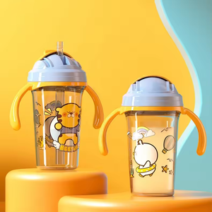 Taza de agua para niños, taza de agua <span class=keywords><strong>antigoteo</strong></span> con tapa y mango, taza de agua potable anticaída y anticaída con aislamiento térmico - Product Image 1