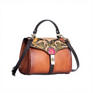 Bolso Bandolera de Cuero Genuino con Letras Grabadas, Estilo Normcore Minimalista, para Mujer, Ideal para Compras, Viajes y Actividades al Aire Libre - Product Image 3