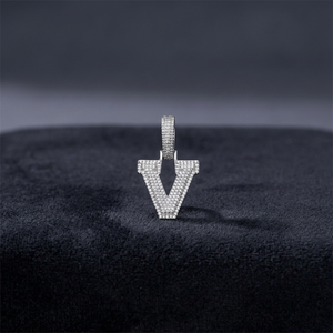 Colgante de Moissanita con Letra V, Chapado en Oro, Plata 925, Micro Pavé, Estilo Hiphop, Unisex, para Fiestas y Uso Diario - Product Image 2