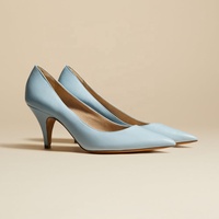 Chaussures en cuir bleues claires de petits talons officiels de grands pieds pour des femmes et des pompes de dames