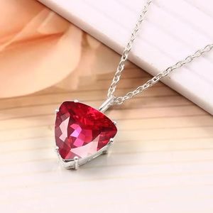 Pendentif fait main en argent sterling 925 avec rubis du Mozambique de laboratoire taille triligne 13x13 MM, idéal pour les fiançailles féminines - Product Image 6
