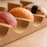 Ensemble d'organisateurs de sushis modernes et compacts en bois - Plateau à sushis individuel créatif et minimaliste pour cantine