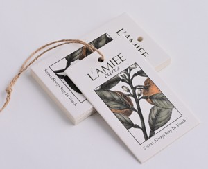 Étiquettes Volantes de Luxe Personnalisées Gaufrées en <span class=keywords><strong>Carton</strong></span>, Étiquettes Vêtements Brodés, Accessoire de Vêtement Plié, Taille Personnalisée - Product Image 6