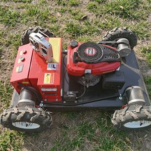 Cortadora de Césped a Gasolina de 4 Tiempos con Control Remoto, Cuchilla Rotatoria de Grado Profesional y Caja Recolectora Trasera - Product Image 4
