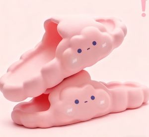 Nouvelles pantoufles super douces comme des nuages pour femmes, intérieures et extérieures, antidérapantes, semelle souple, visage souriant mignon - Product Image 4