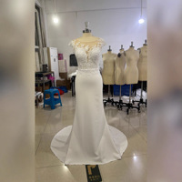 Robes de mariée personnalisées à manches courtes avec appliques en dentelle, col rond élégant et traîne courte