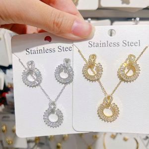 Parures de bijoux boucles d'oreilles et colliers, style viral exclusif pour les réseaux sociaux, approvisionnement e-commerce, revêtement PVD, épaisseur mixte, vente en gros - Product Image 4
