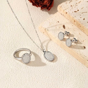 Ensemble de Mariage et Fiançailles de Luxe en Argent et Moissanite (Collier et Boucles d'Oreilles) - Vente en Gros Usine - Couleur GRA D Plaqué Rhodium - Cadeau Idéal - Product Image 5